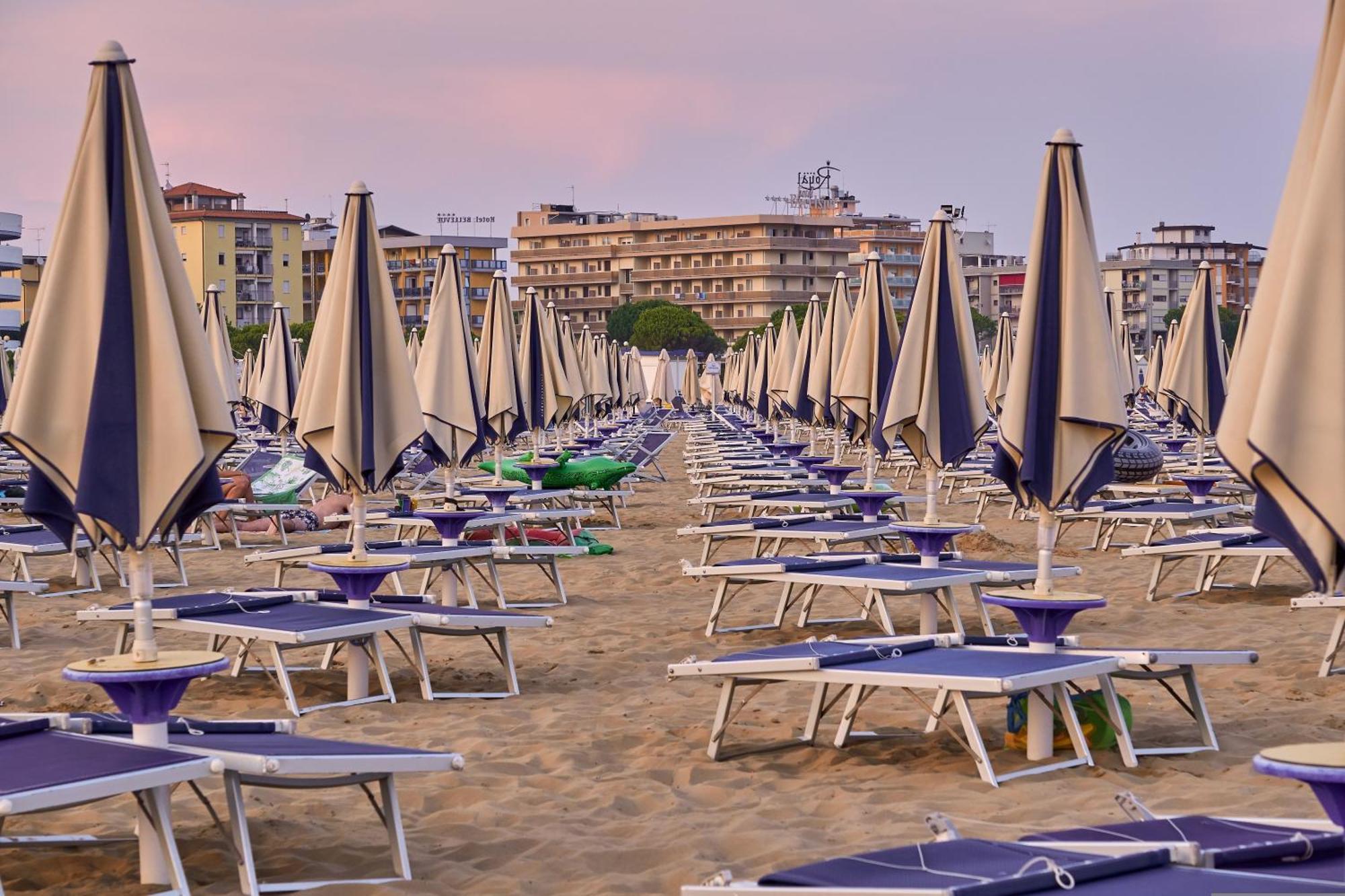 Nice Two-Bedroom Apartment 150M From The Beach بيبيوني المظهر الخارجي الصورة